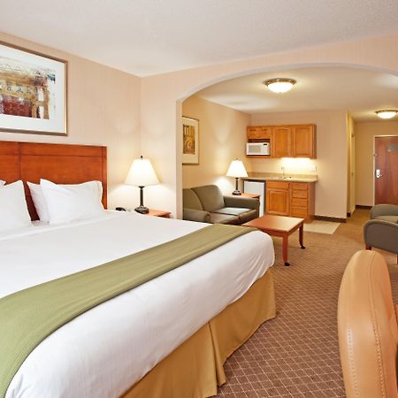 Holiday Inn Express Hotel & Suites Bay City By Ihg Exterior foto